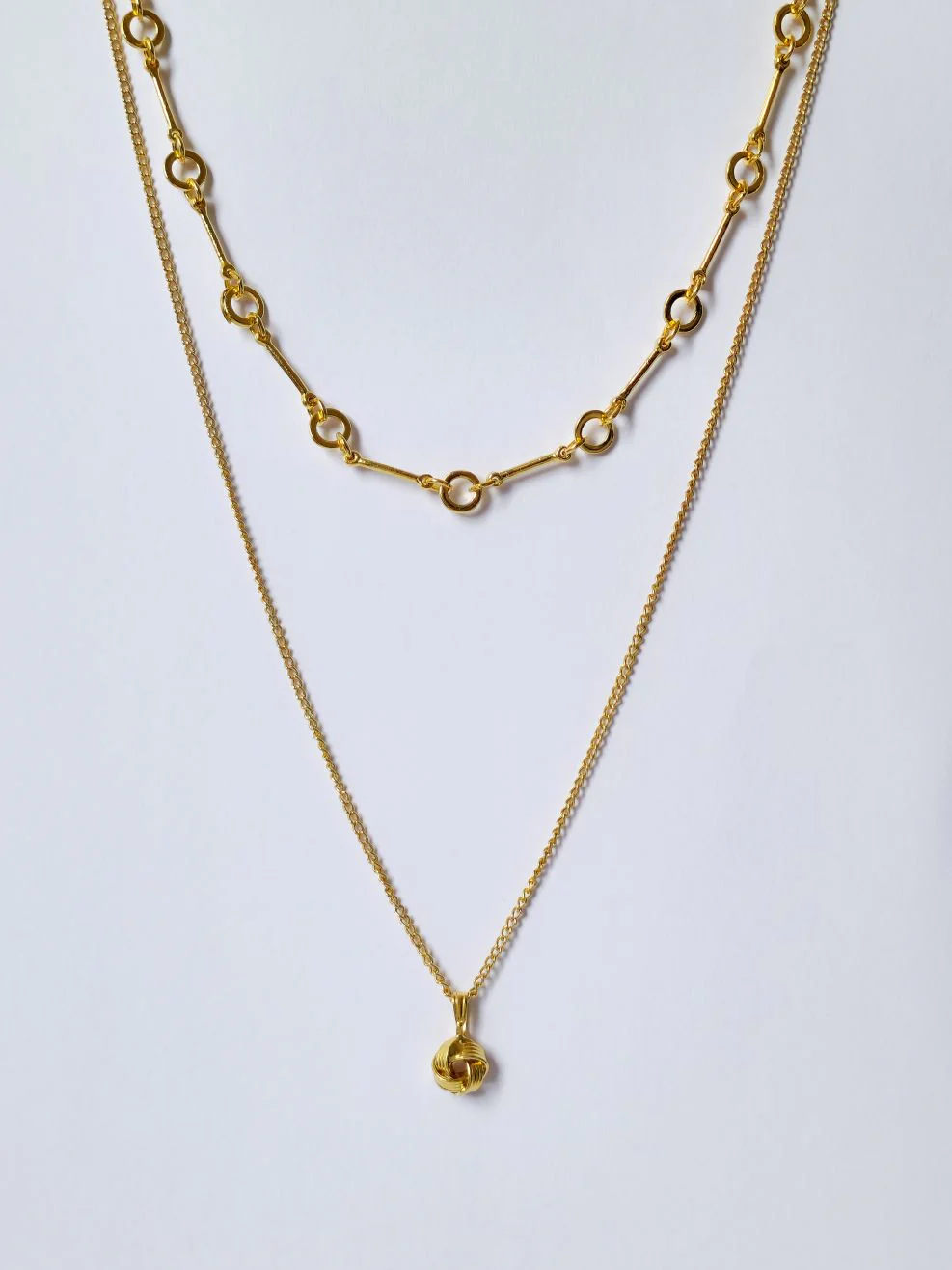 Vintage Gold Plated Thin Curb Chain Pendant Necklace with Twisted Knot Charm - Image 5